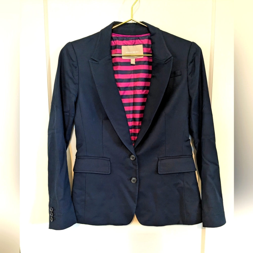 Banana Republic blazer, 4P, navy, perfect condition.